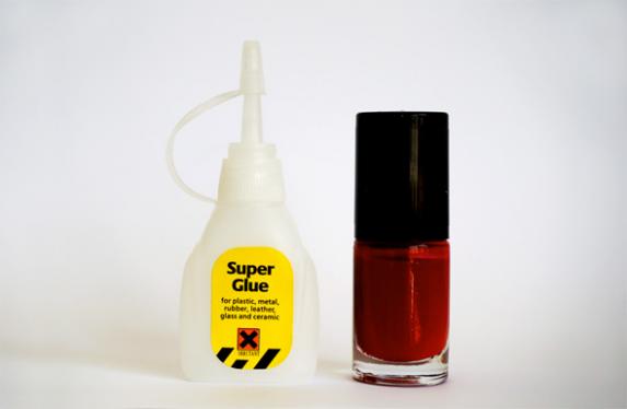 Super glue, lakier do paznokci